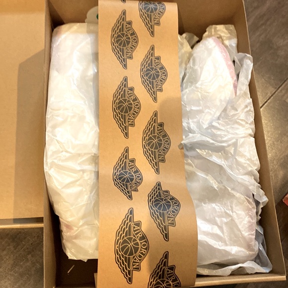 Air Jordan 1 Zoom Air CMFT Hare NWT Size 9.5 Men’s - Picture 2 of 5